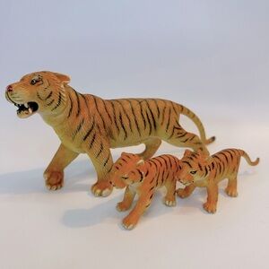 VTG AAA Set of 3 Tigers Mom and Babies Rubber‎ Animals Figurines